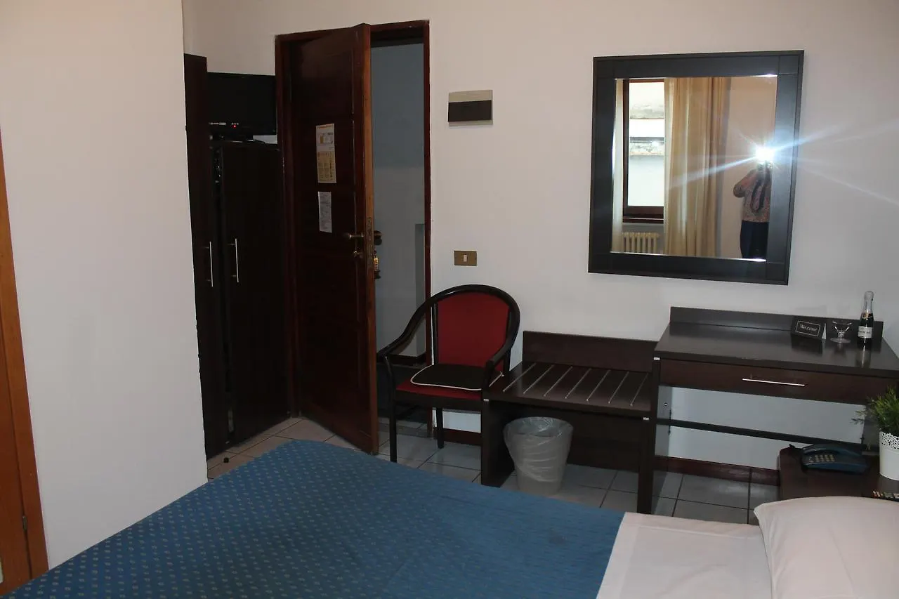 Hotel Catalani E Madrid Mailand Italien