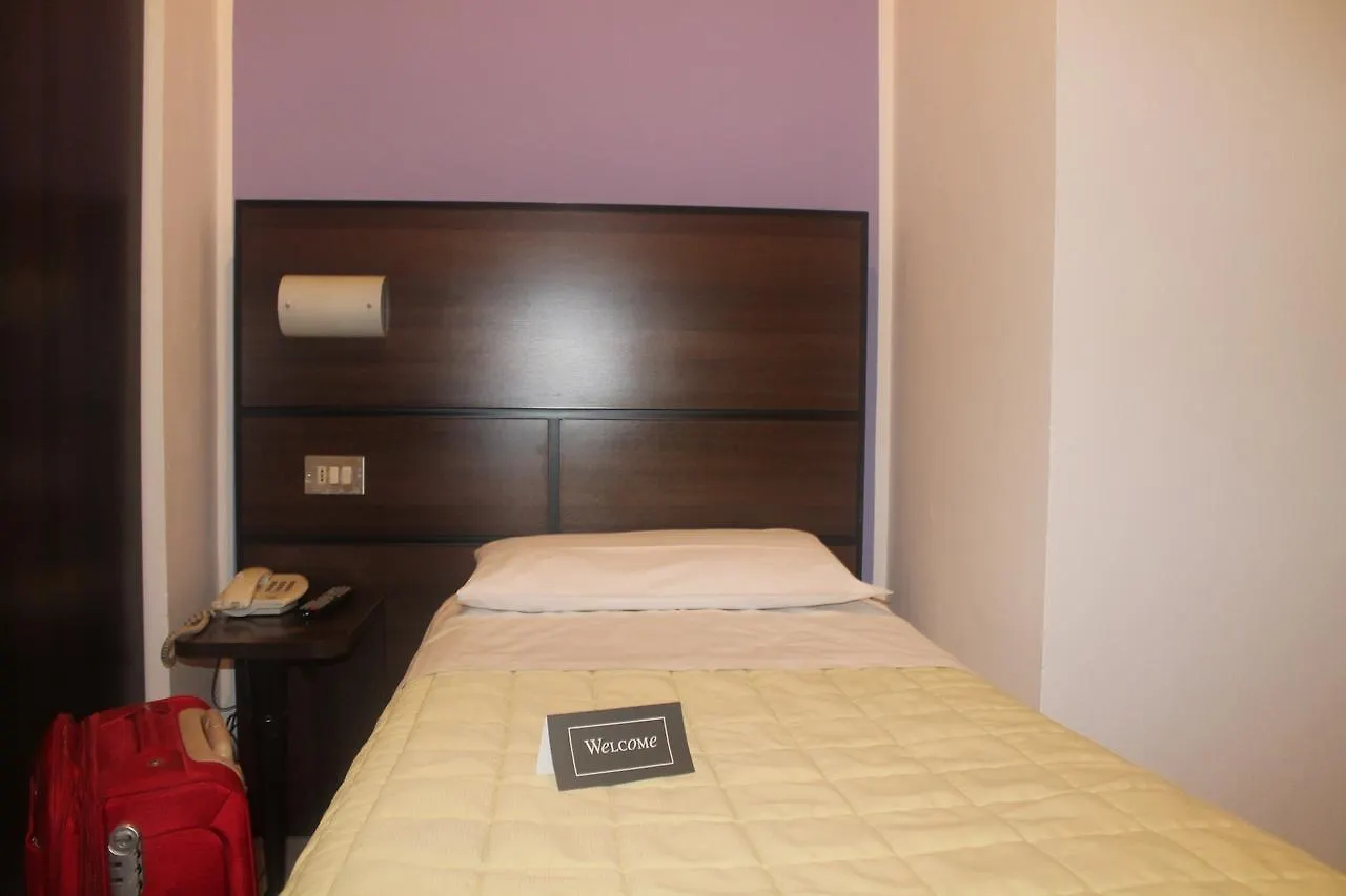 Hotel Catalani e Madrid Milano 2*,  Italia
