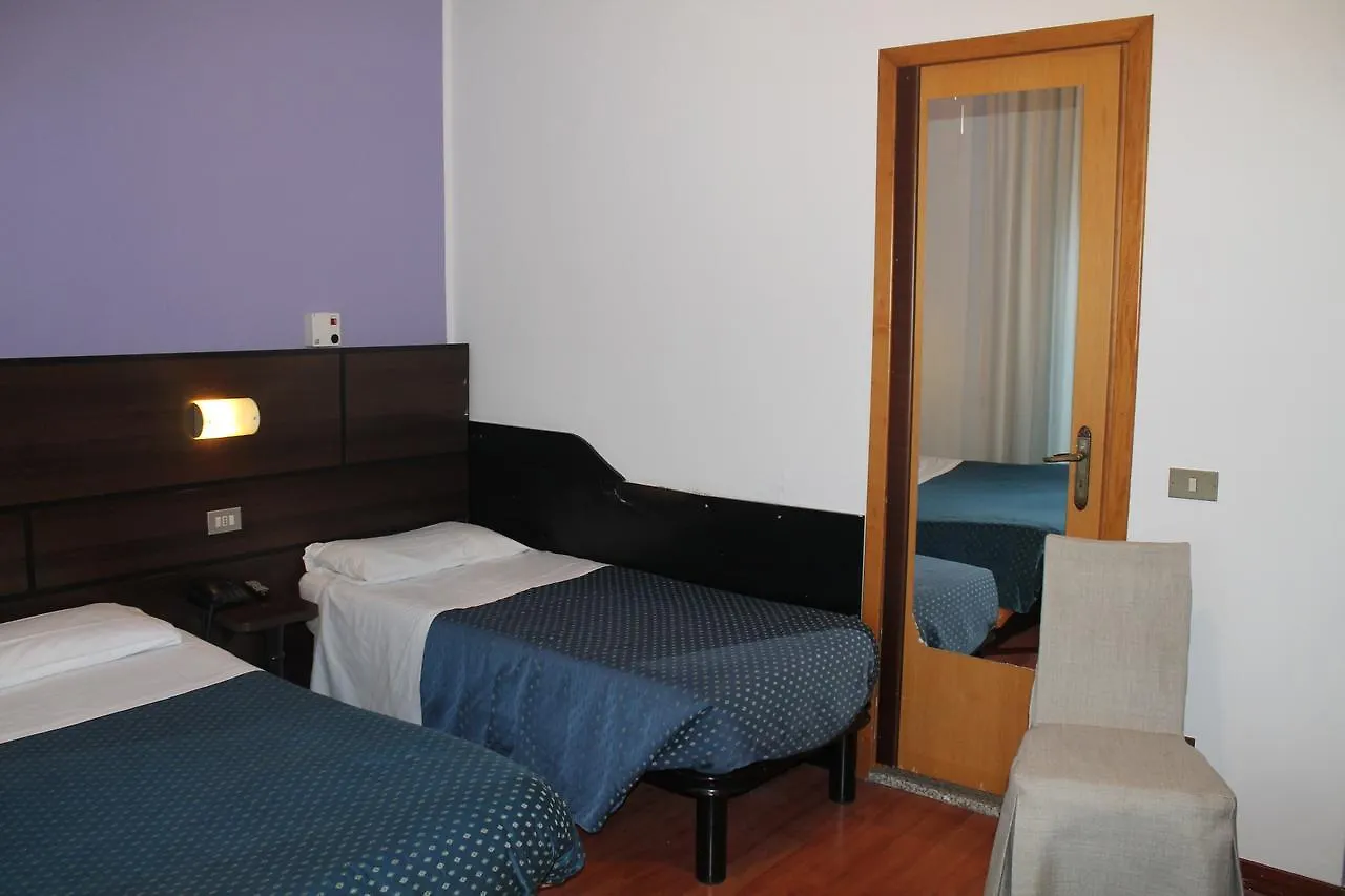 מילאנו Hotel Catalani E Madrid
